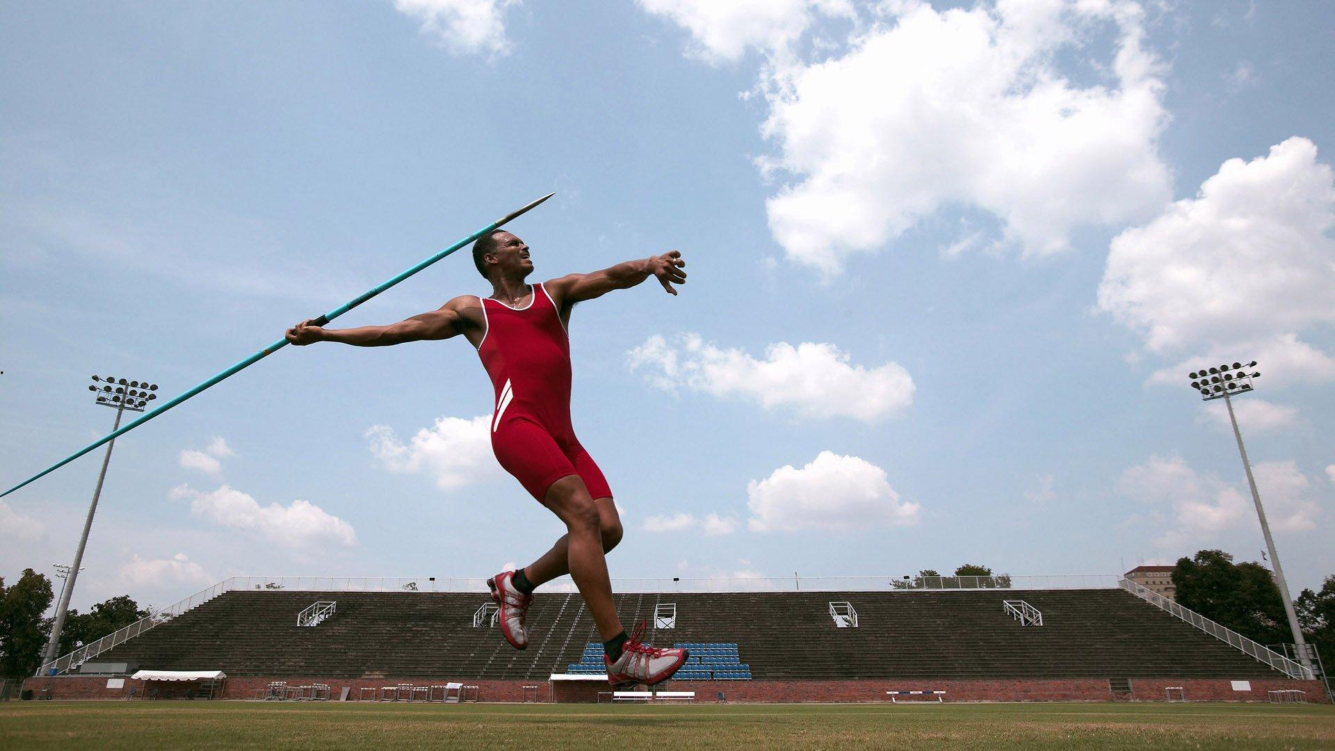 韦伯支持裁判判罚,杰克逊红牌无误,肘击行为被批过度且暴力