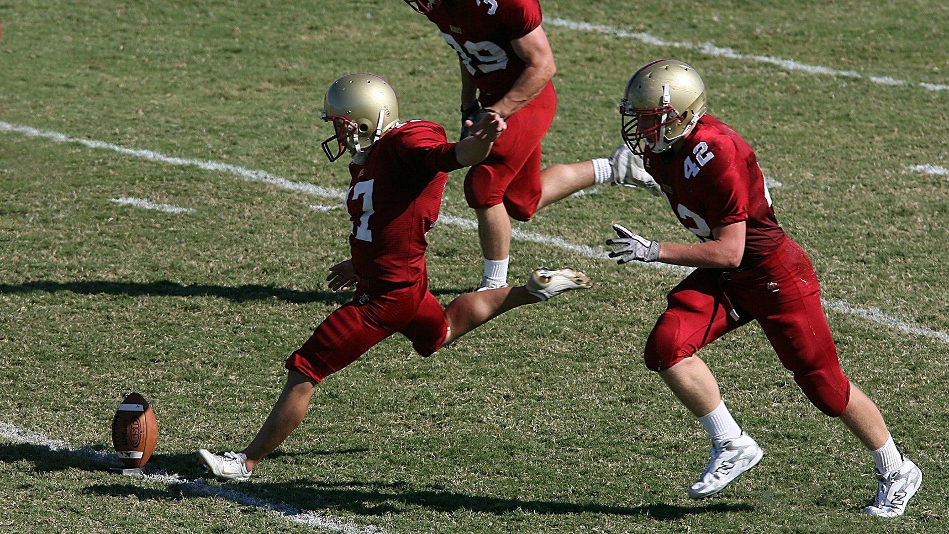 VAR技术再现关键判罚，刘诚宇禁区疑云终获清白—中超焦点战公正性引热议