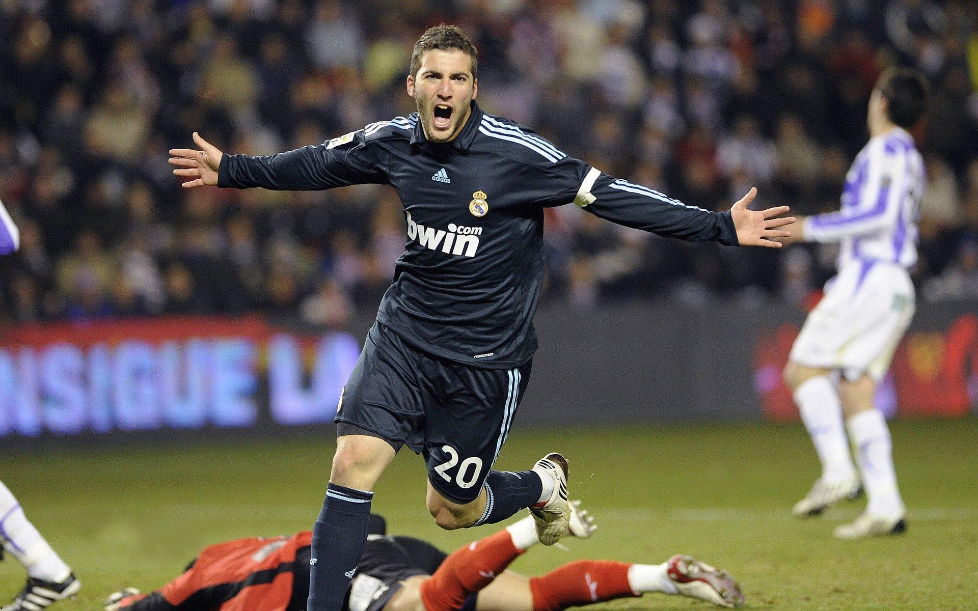 厄德高专访，揭秘成长路上的足球偶像，从梅西到C罗再到D席与小法