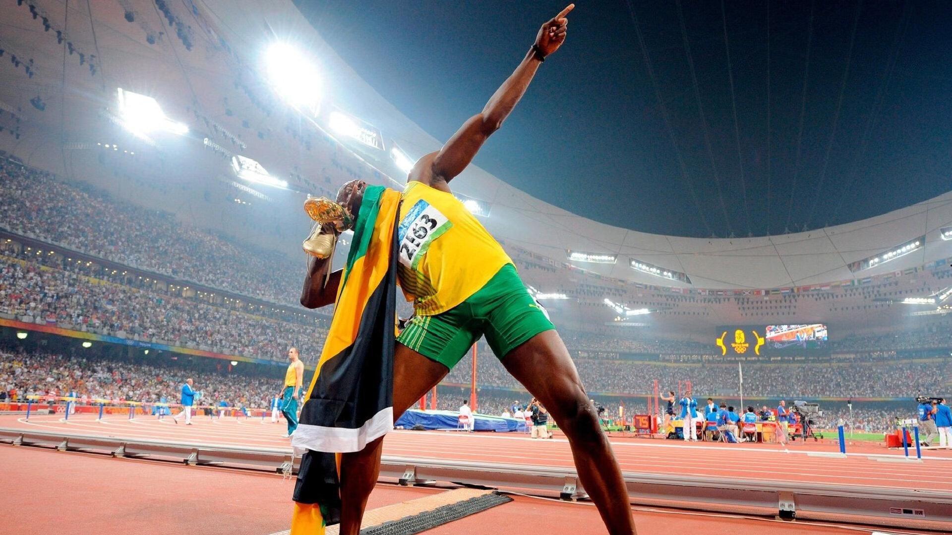 纳赛尔惊喜现身巴黎圣日耳曼纽约旗舰店，亲赠欧冠决赛门票引爆球迷狂欢