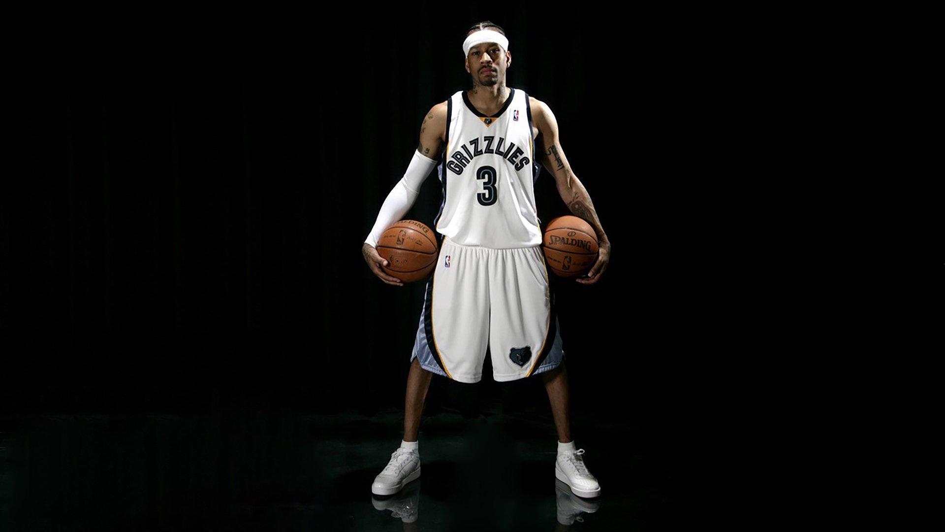 赛场突发意外，对手滑倒连带拉拽杨瀚森，球迷惊呼小心点啊！